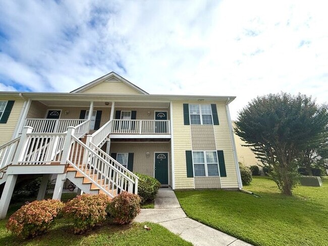 Photo - RENT SPECIAL! Updated Holten Place, top fl...