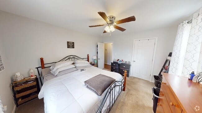 Building Photo - 613 Middlesex Tpke Unit New Section Rental