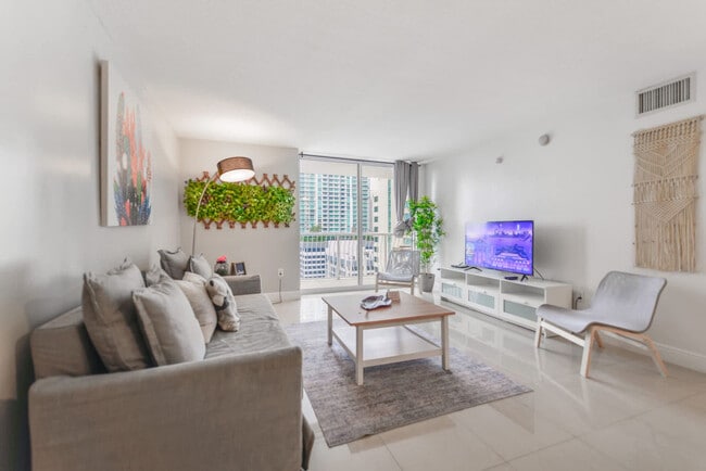 Building Photo - 1200 Brickell Bay Dr Rental
