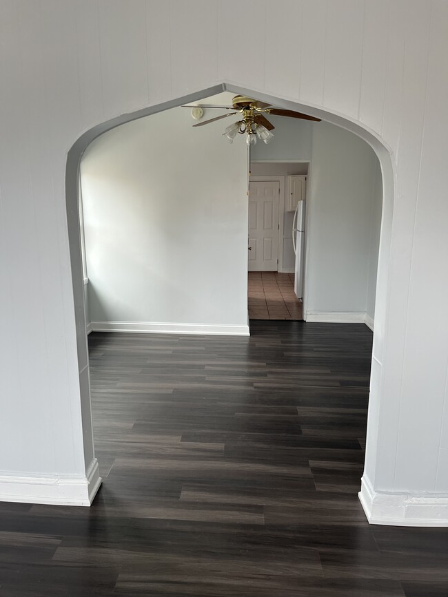 Dining area - 2415 W Arthington St Unit #2