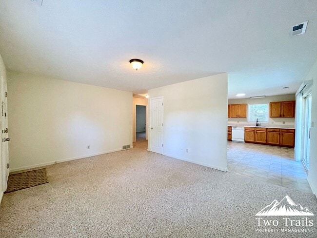 Photo - 707 Farmington Cir