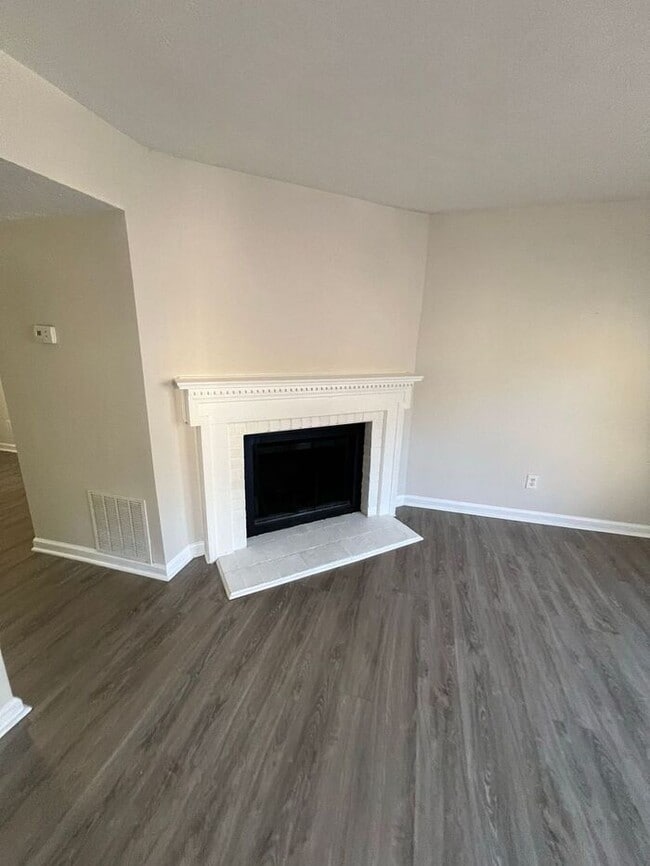 2 bedroom 2.5 bath in the Lawrenceville area!