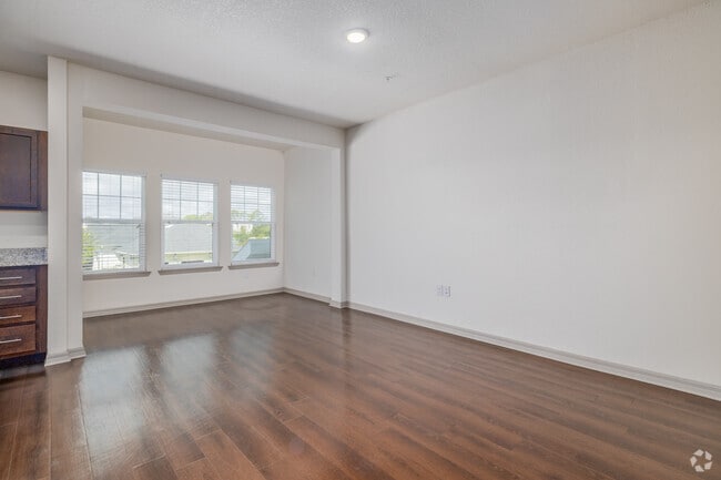 1BR, 1BA - 782SF - Living Room