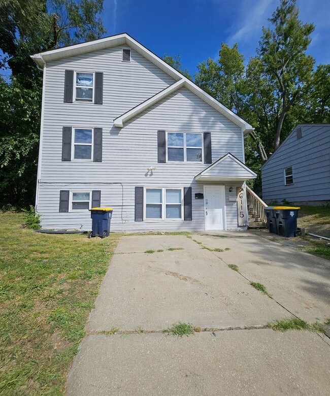 Building Photo - Modern Makeover in KCMO — Renovated, Pet-Friendly & Ready for You!