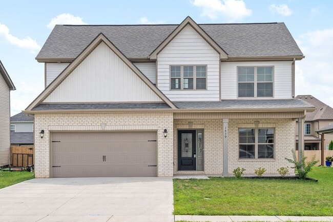 Building Photo - Dog Friendly Four Bedroom Near I24! Rental