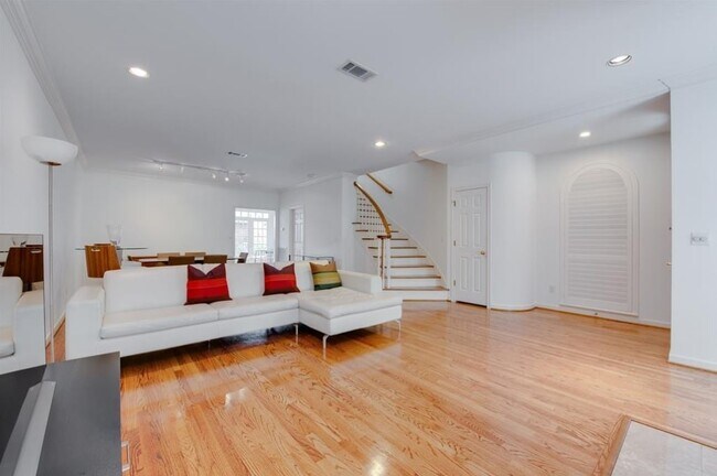 Photo - 2307 Huldy St