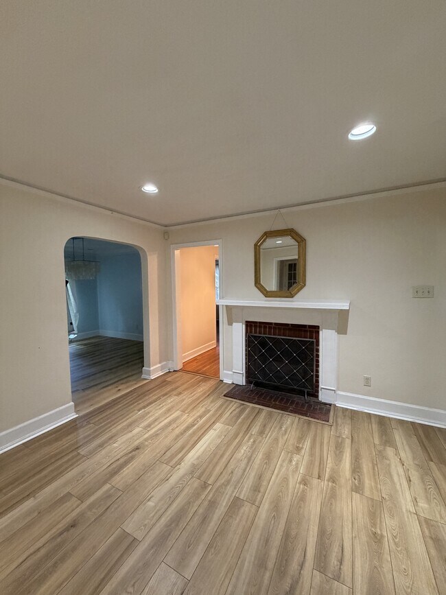 Photo - 1206 E 52nd St
