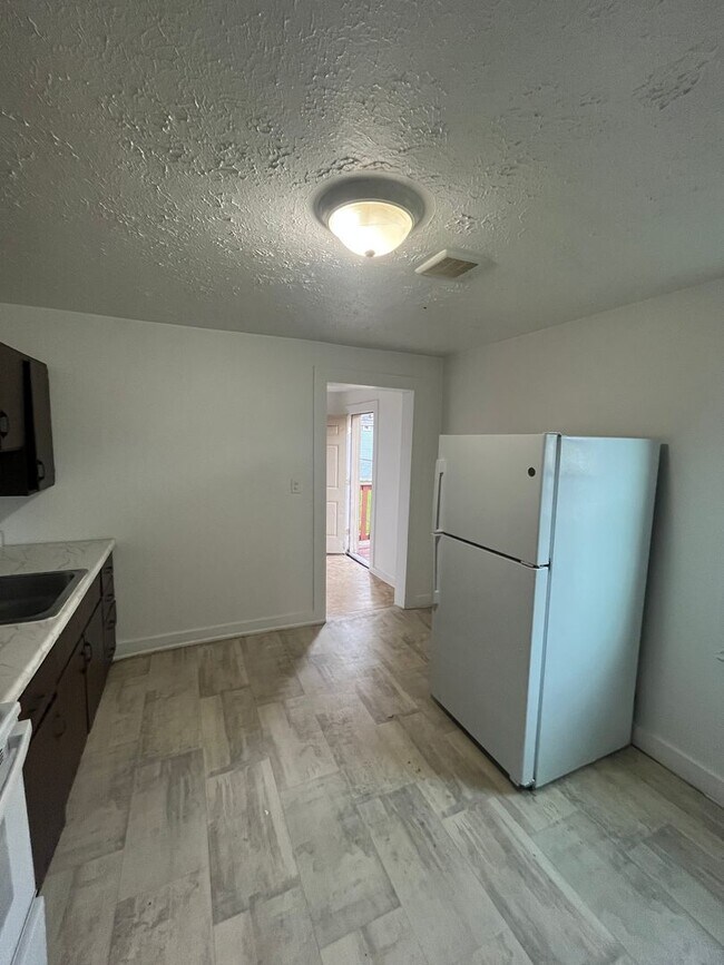 Photo - 410-412-412 Scio St Unidad 410 Scio St