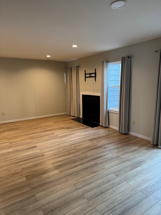 Living Room - 1306 Sycamore Square Dr Unit Townhouse
