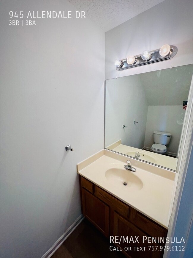 Photo - 945 Allendale Dr