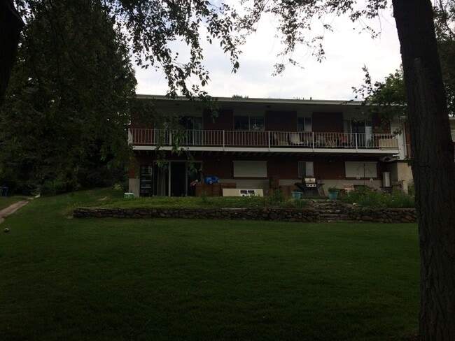 Photo - 475 Edgehill Dr