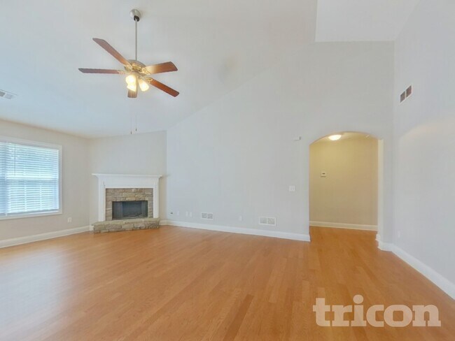 Photo - 157 Sinyard Cir