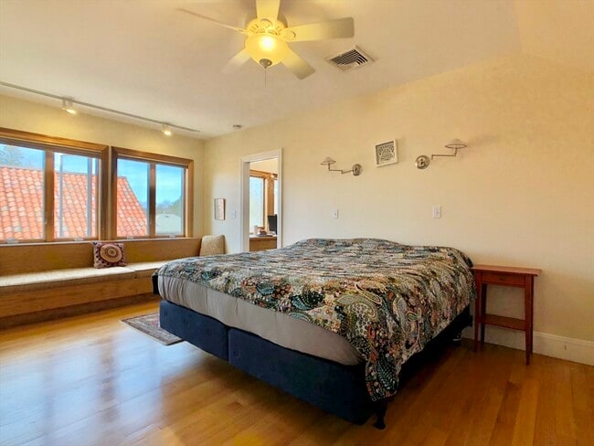 Photo - 32 Lakeville Rd Unit 2