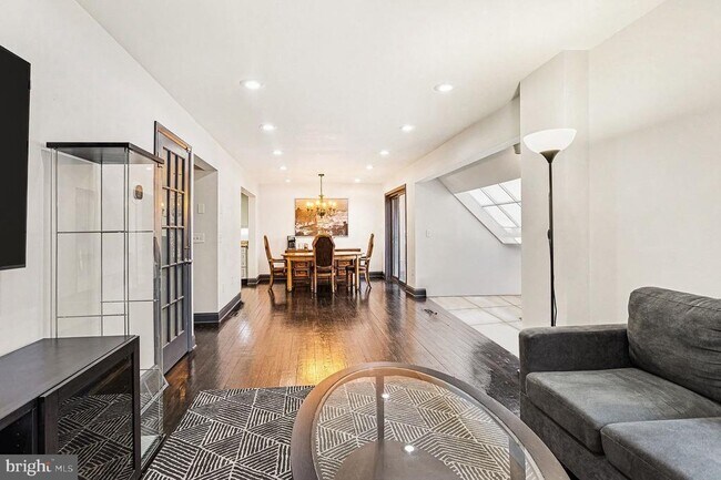 Photo - 85 Railroad Ave