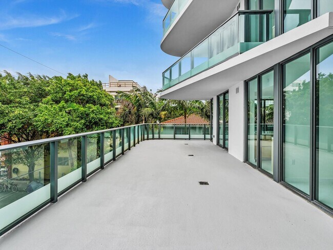 Photo - 9901 W Bay Harbor Dr Unit 304