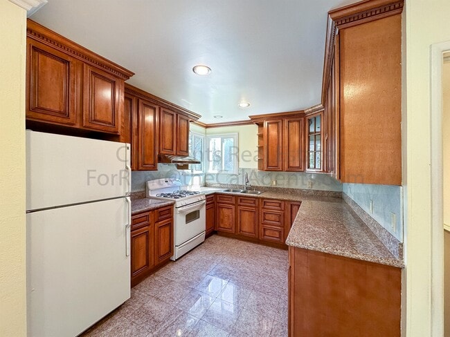 Photo - 4048 Maple Ave