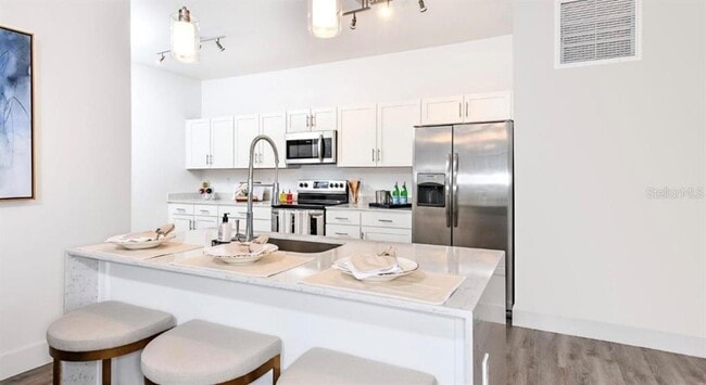 Building Photo - 4802 SW 34th Pl