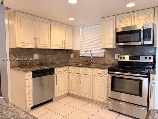 Building Photo - 3100 Riverside Dr Unit 103