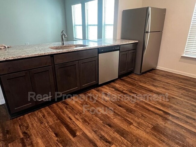 Photo - 837 Clark Dr
