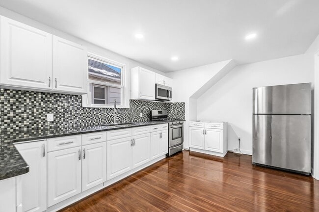 Photo - 284 MacArthur Ave