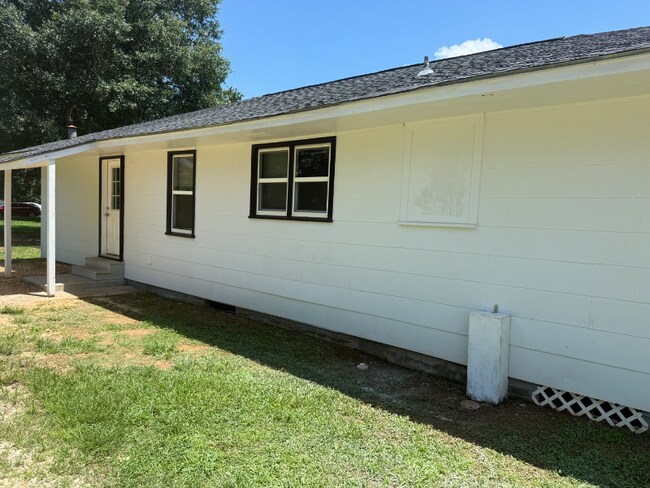 Photo - 145 Hume Ave