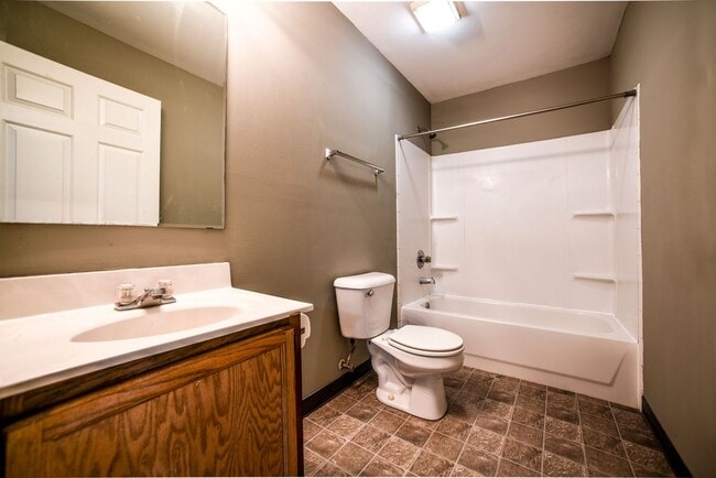 Photo - 2 bed/ 1 bath LaGrange, KY Unit 152-1