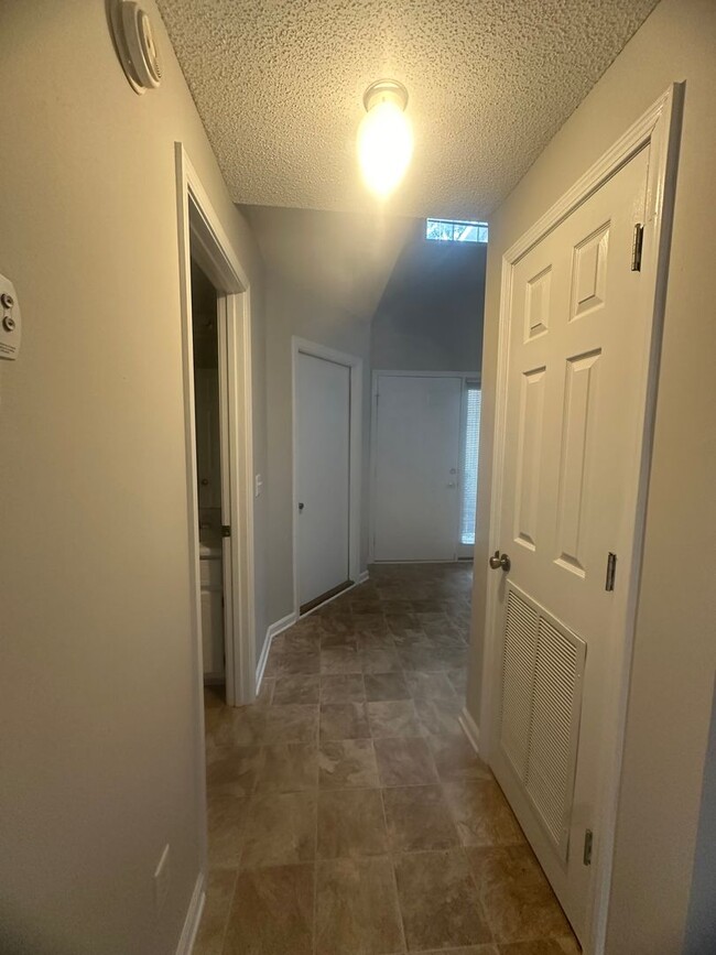 Photo - Foxhill Commons!!  NEW CARPET..1/2 OFF 1M RENT WITH 18M LEASE