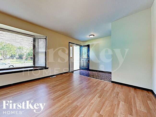 Photo - 6048 White Birch Ln