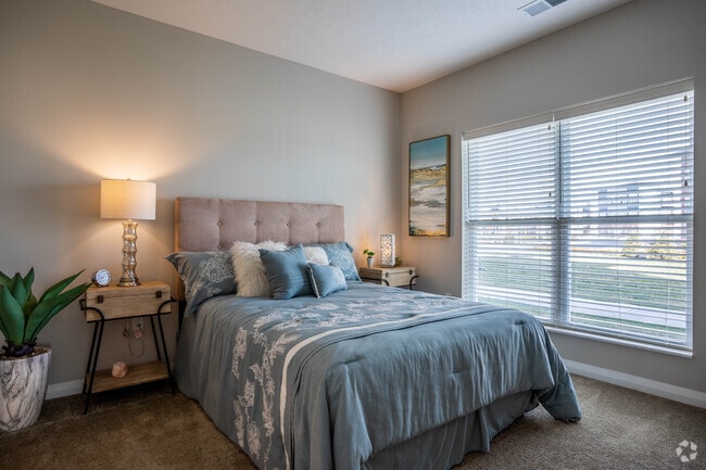 Interior Photo - HQ Flats Rental
