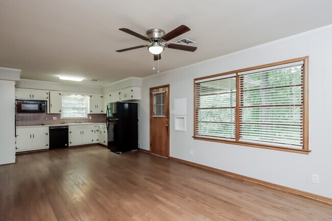 Photo - Gorgeous 4 Bedroom in Montgomery!