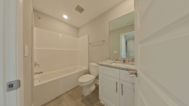 806 Kenneth Dr