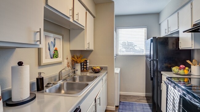 Building Photo - ReNew Midland Rental
