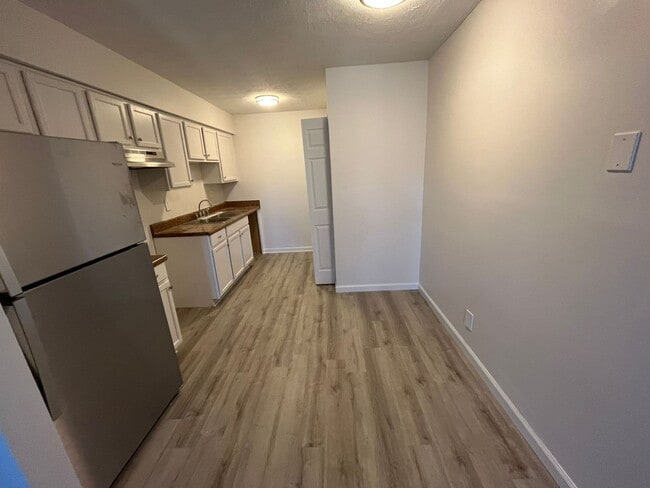 Modern 2-Bed, 1-Bath Oasis with Central Ai... - Modern 2-Bed, 1-Bath Oasis with Central Ai... Apartment Unit P-B7