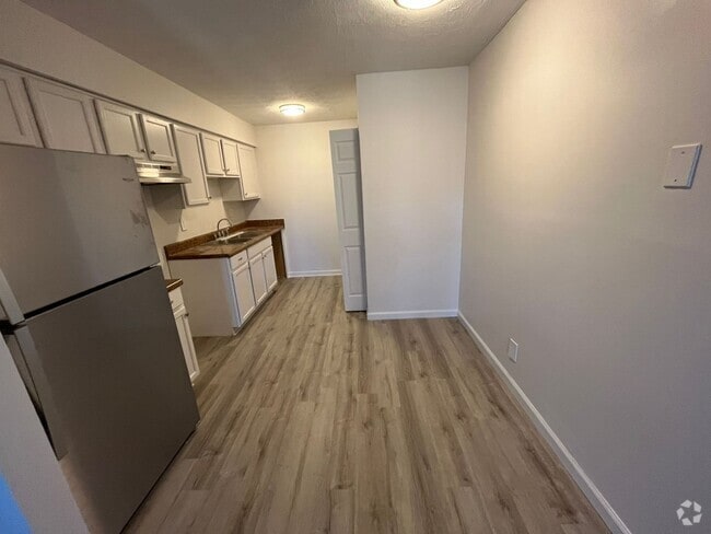 Building Photo - Modern 2-Bed, 1-Bath Oasis with Central Ai... Unit P-B7 Rental