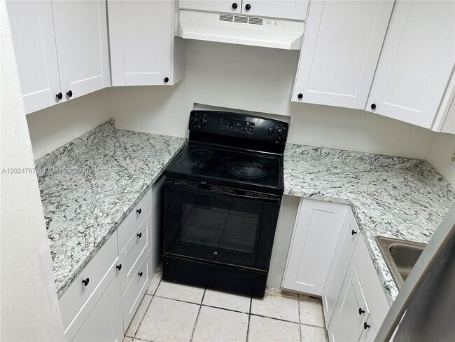 Building Photo - 6820 W Flagler St Unit 105