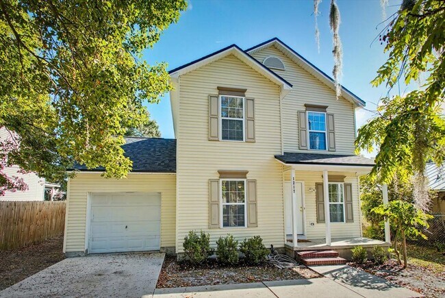 Photo - 1217 Clock St