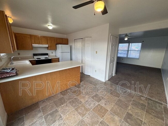 Photo - 498-498 W Bellflower Dr