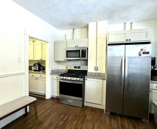 Building Photo - 868 Huntington Ave Unit 2