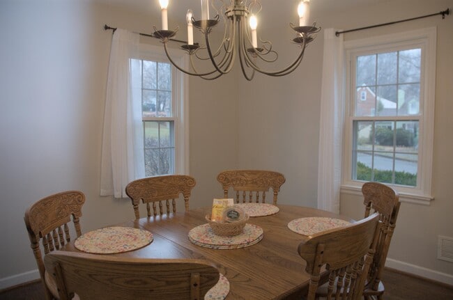 Photo - 2516 Derwent Dr SW