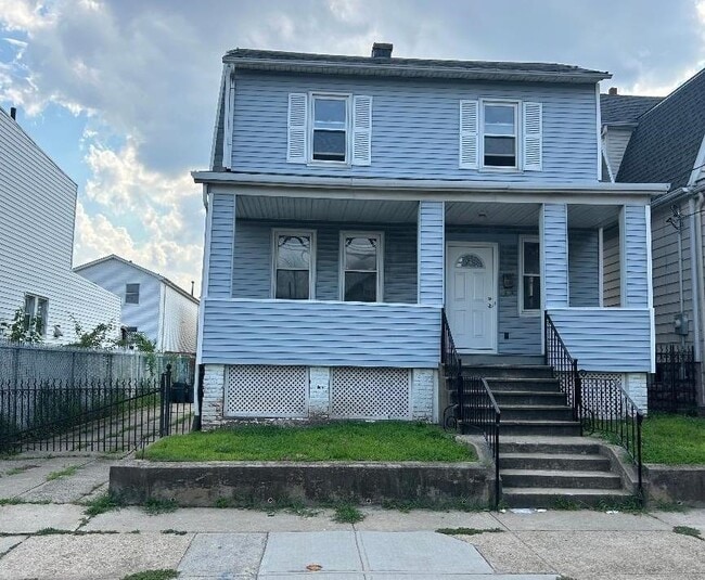 Building Photo - 165 Gates Ave Rental