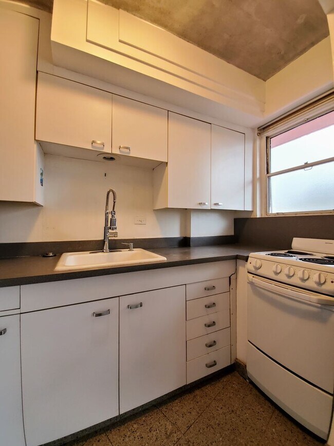 Photo - Available now: | 1 Bedroom, 1 Bathroom in Waikiki Cove. Unit 603