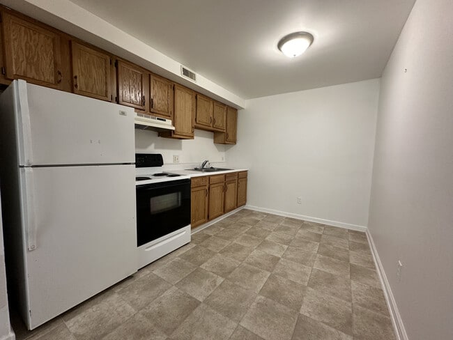 Photo - Tecumseh Apartments