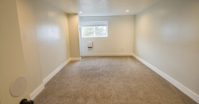 Photo - 1084 E 3400 N