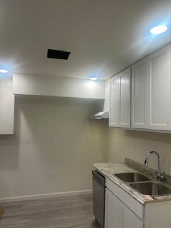 Building Photo - 3912 Amigo Dr Unit #B