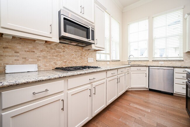 Photo - 9546 London Bridge Station