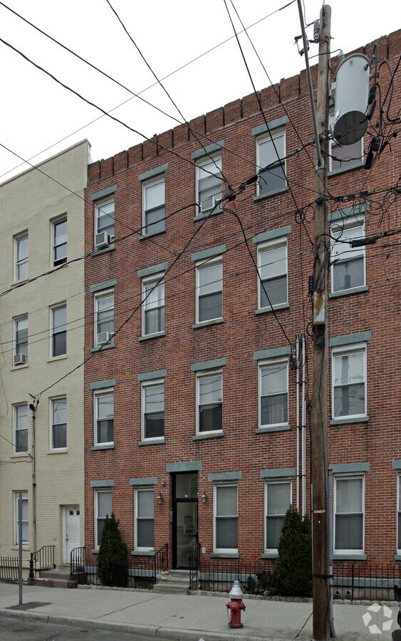 Photo - 33 Concord St Apartments
