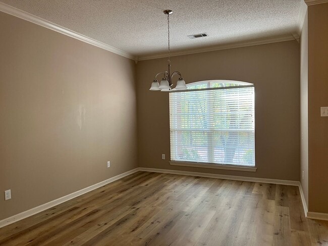 2406 Oakbrook Dr