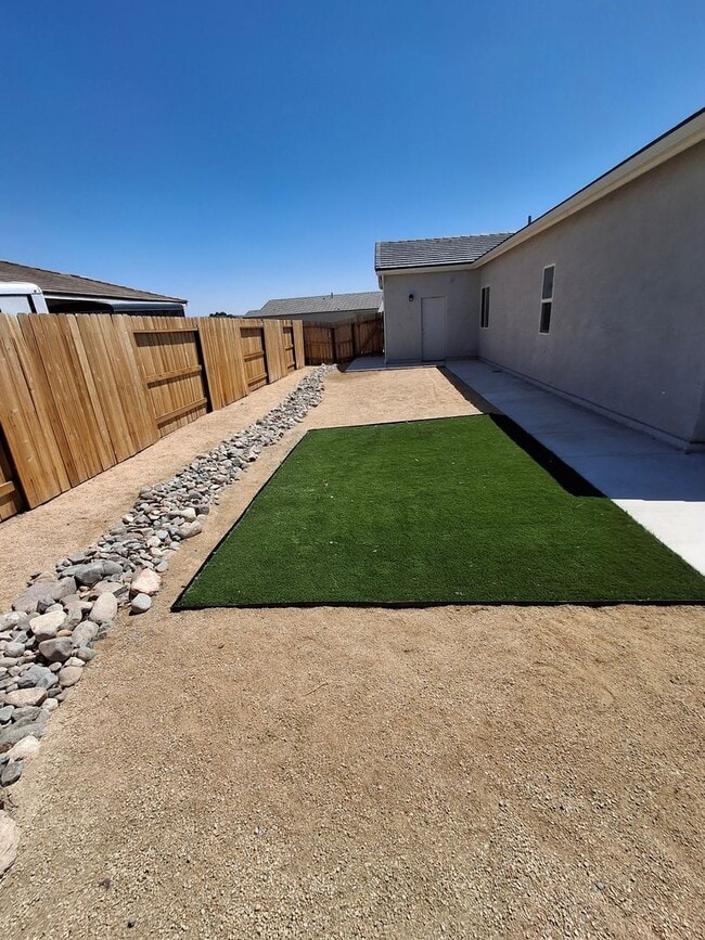 704 Colorado Ln