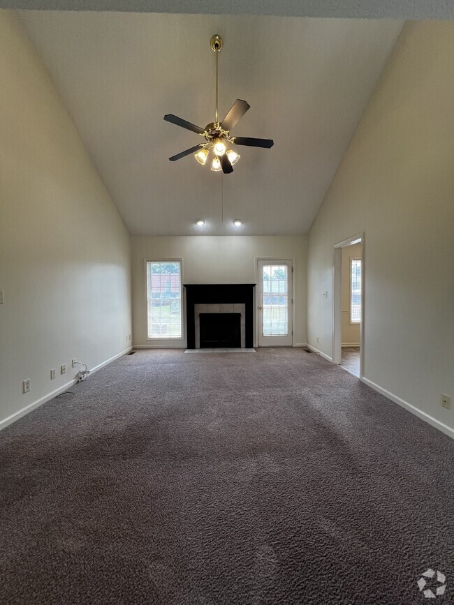 Building Photo - Charming 3 Bed, 2.5 Bath Home in Clarksvil...
