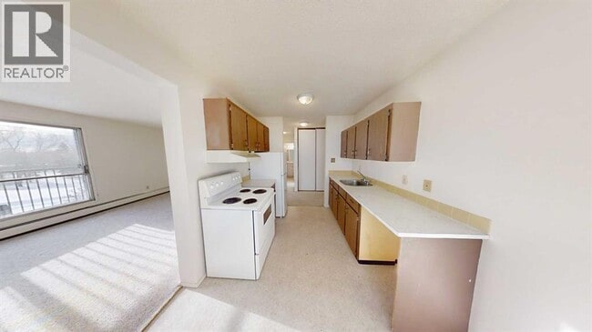 Photo - 10222-10105 105 Ave